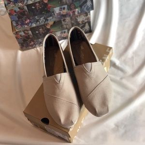 TOMS Classic Light Grey Canvas Slip Ons — Size 10